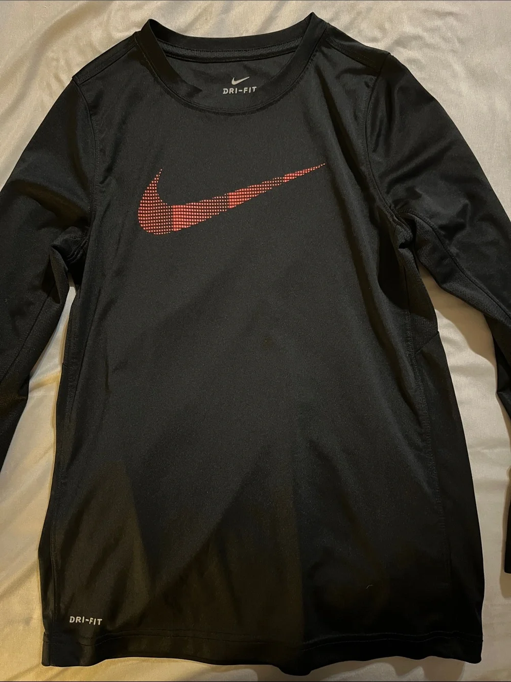 Nike Kids Short Sleeve and Long Sleeve Tees in Black and Red, Medium 10-12